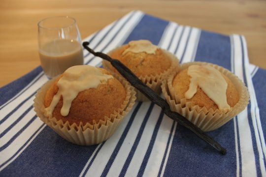 Sonja zeigt dir wie du schnelle Baileys-Muffins zubereiten kannst. Wahnsinnig lecker!