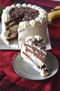 Banana-Split-Torte mit Sahne