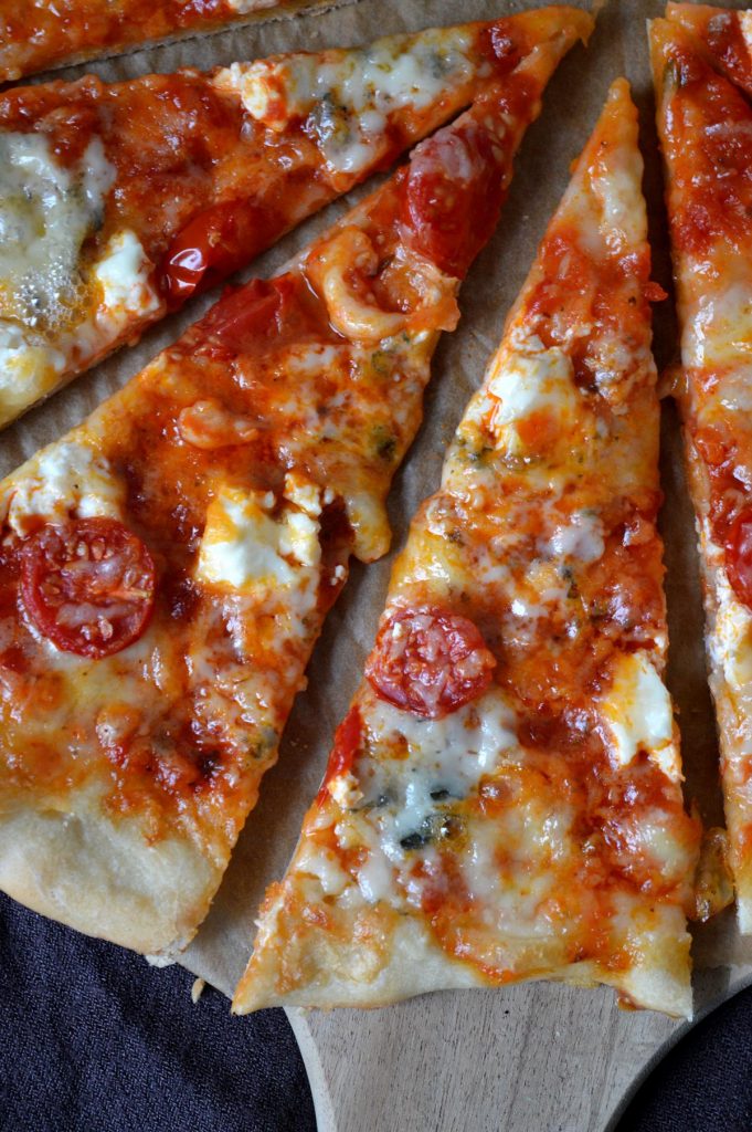 Einfache Vier-Käse-Pizza - Sarah&amp;#39;s BackBlog